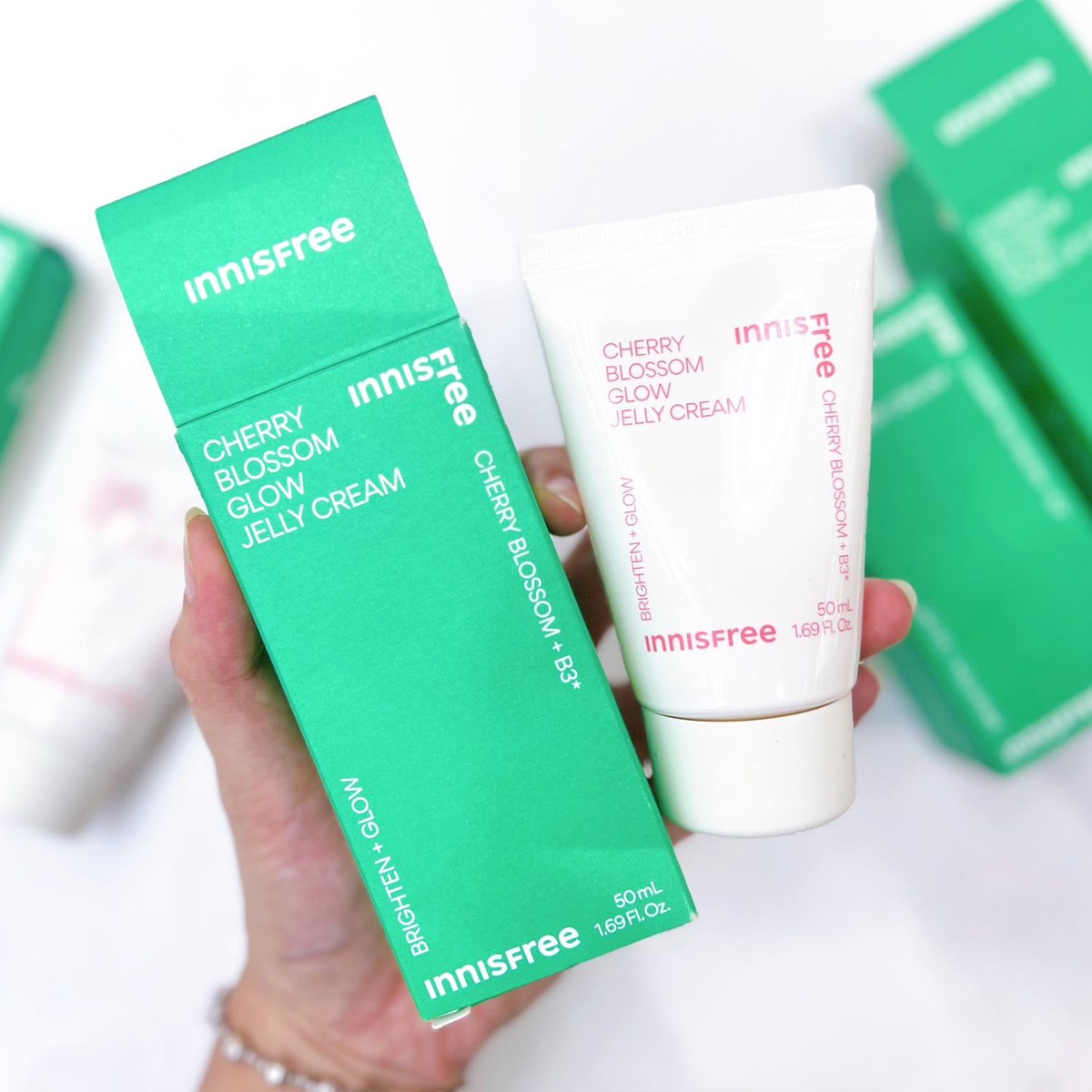 innisfree - Cherry Blossom Glow Jelly Cream New Version - Tone Up Cream Moisturizing Moisturizer Moisture Hydrate Comfort Hydrating Skin Repair - Korean Skincare - Glass Skin Smooth Skincare Hydrate Moisturizer Moisturizing Moisture Lightweight Delicate