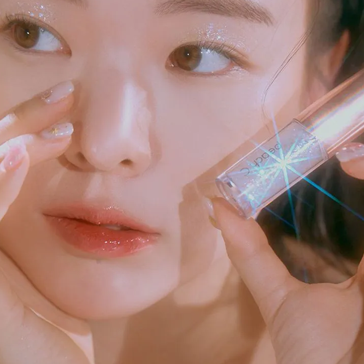Peach C - Champagne Eye Glitter - high-impact eye glitter - long-lasting adherence - non-irritating formula on top of holographic glow